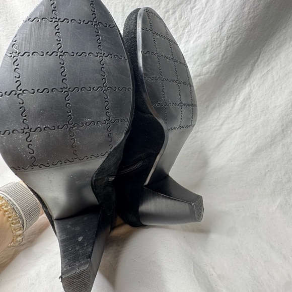 Vaneli Ditto Black Suede Ankle Booties Chunk Heel Size 9 wide - Picture 4 of 6